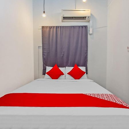 Super Oyo 44032 Zzz Hotel Malacca Exterior photo